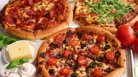 composición de pizzas italianas o americanas con ingredientes