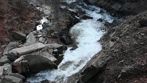 Schneller-Fluss,-Der-Im-Osogovo-Gebirge-Im-Norden-Mazedoniens-Fließt