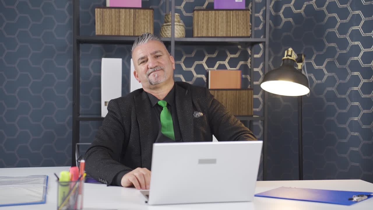 el retrato de un hombre de negocios rico.