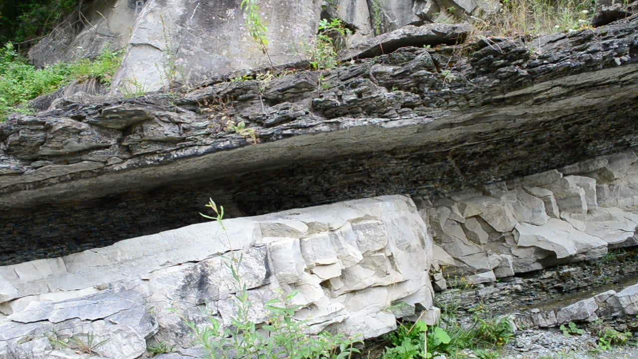 The rock in a section, rock. Shooting with conducting