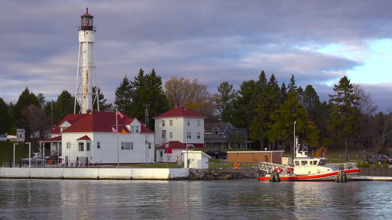 la estación de guardacostas y el faro en sturgeon bay wisconsin 1