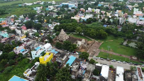 Aerial-arc-shot-of-Kailasanathar-Temple,-Kanchipuram,-Tamil-Nadu