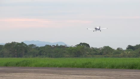 piper-plane-finishes-take-off-in-slow-motion