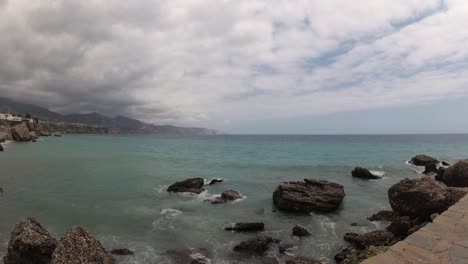 Spanien-Strand-Von-Malaga-Nerja-An-Einem-Bewölkten-Sommertag-Mit-Einer-Drohne-Und-Einer-Stabilisierten-Action-Cam-23