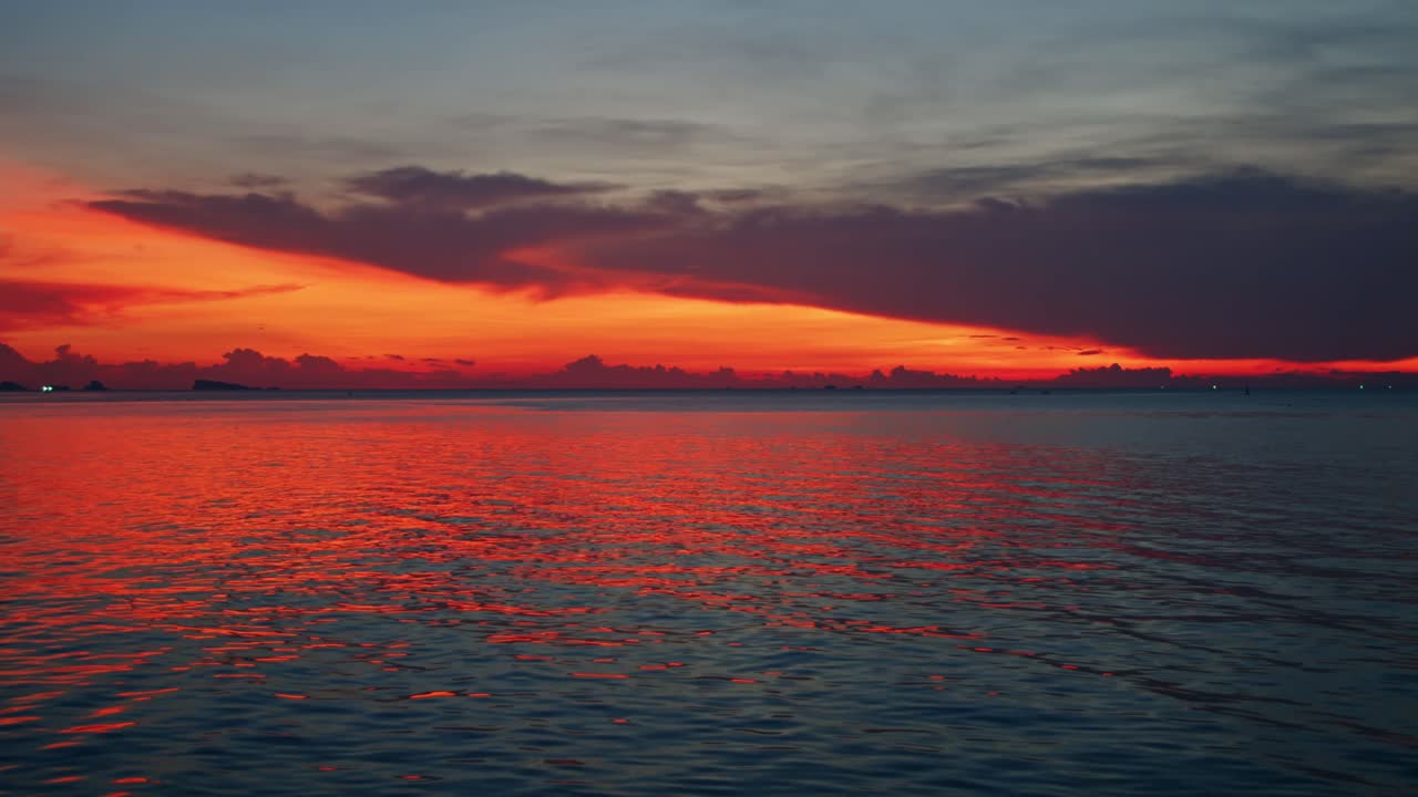 바다 위의 놀라운 일몰