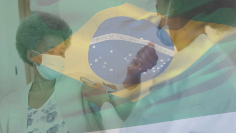 animación de la bandera de brasil y burbujas sobre médico y paciente afroamericano.
