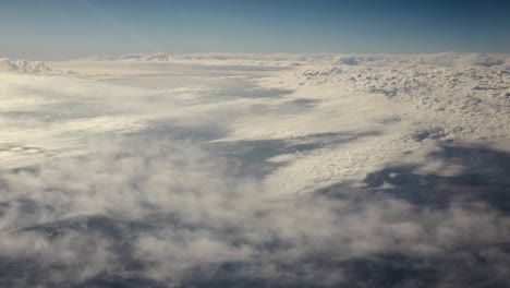 Vista-Aérea-Del-Planeta-Tierra-Desde-Una-Nave-Espacial.