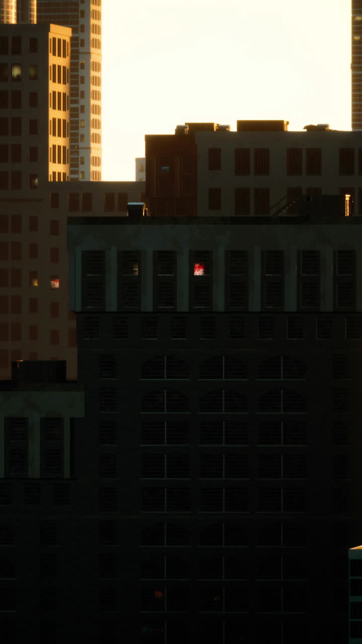 Paisaje de la ciudad al atardecer