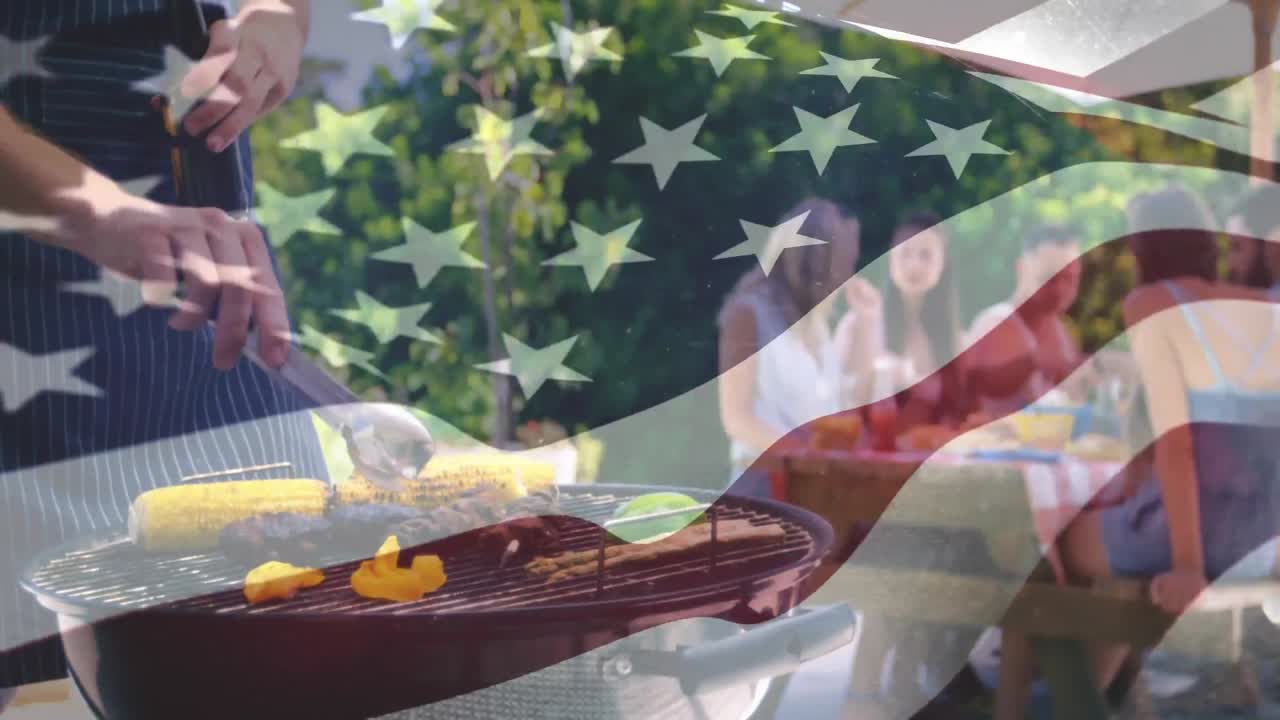 un hombre cocinando para sus amigos.