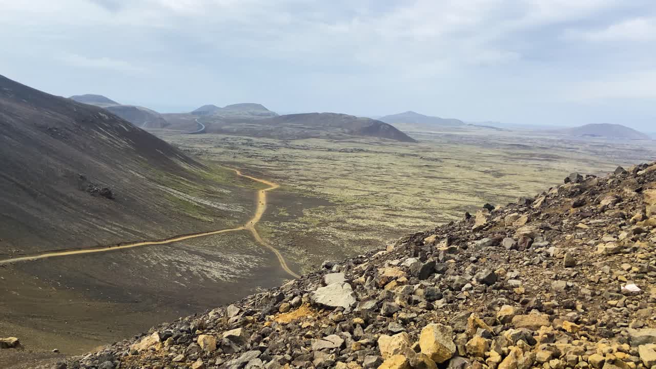 Grindavíkurbær Islanda, formazione di lava solida, paesaggio aspro e brullo vicino al vulcano Fagradalsfjall.