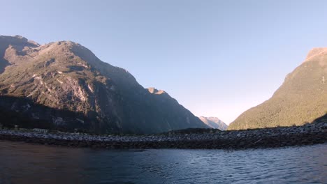 Milford-Sound-En-El-Parque-Nacional-De-Fiordland,-Nueva-Zelanda