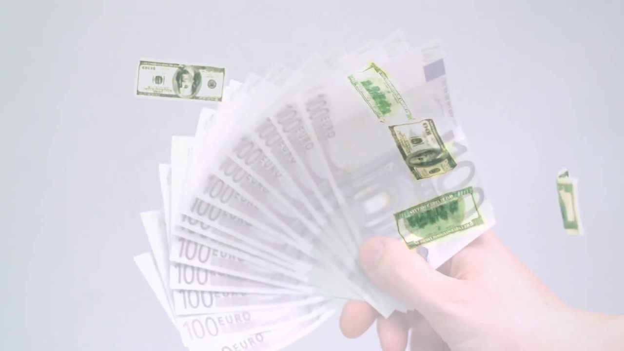 미국 달러 지폐가 손에 떨어지는 애니메이션 유로 지폐를 흔들고 있습니다.