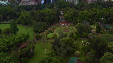 Public-Restroom-At-The-Brisbane-City-Botanic-Gardens-In-Brisbane-City,-Queensland,-Australia