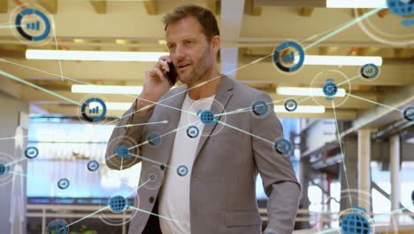 animación de la red de conexiones con iconos sobre el hombre de negocios que usa un teléfono inteligente