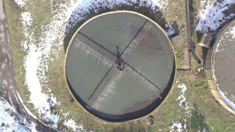 planta de aguas residuales, vista aérea. limpieza, purificación y filtración de las aguas residuales