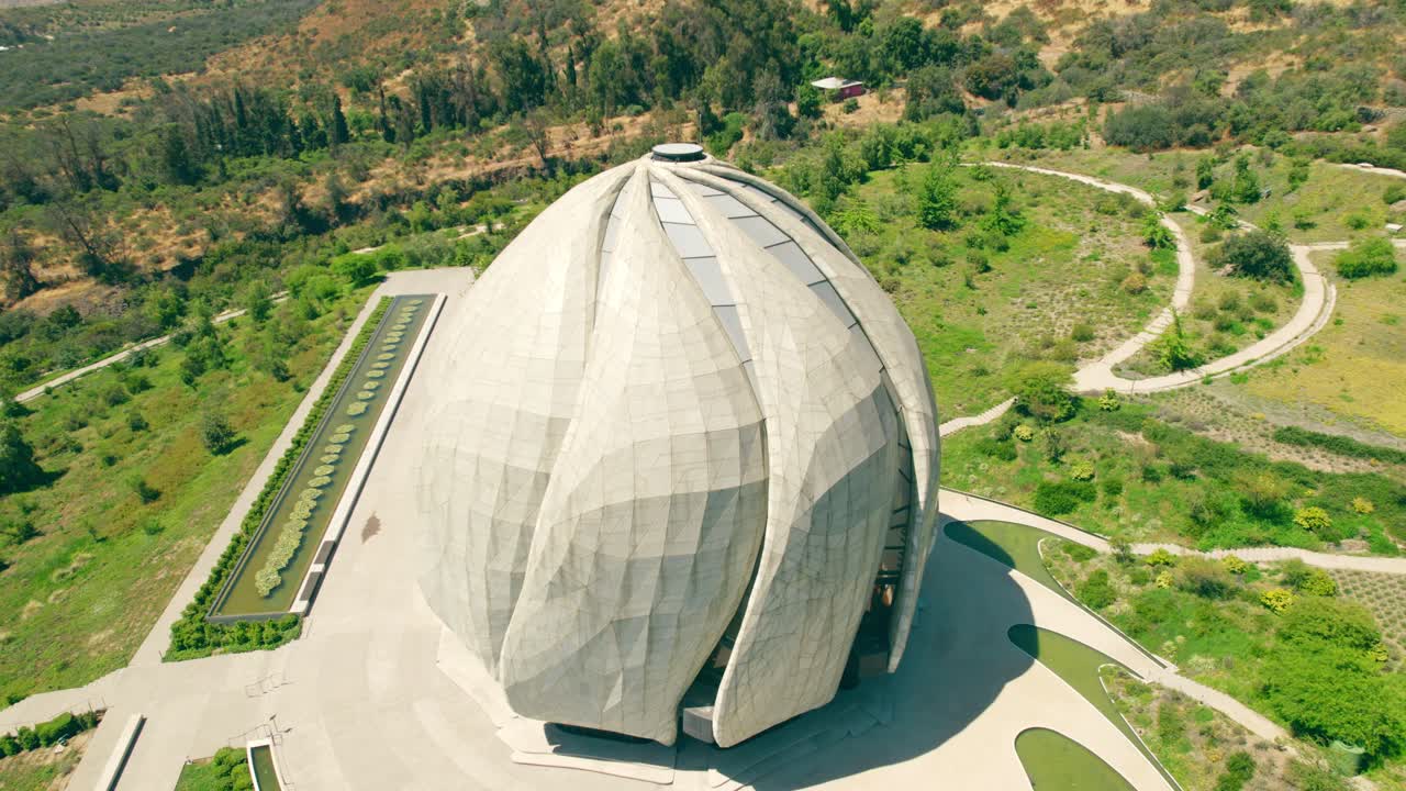 로터스 석호, 산티아고, 칠레와 함께 남아메리카의 바하이 사원 왼쪽 공중 궤도 트럭