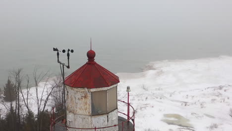 Sturgeon-Point-Leuchtturm-Leuchtfeuer-Fliegen-Aus