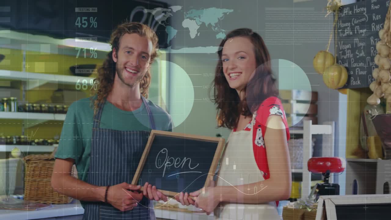 Proprietari di negozio che tengono un cartello 'Aperto' in un negozio di alimentari artigianale, con un grafico delle vendite animato.