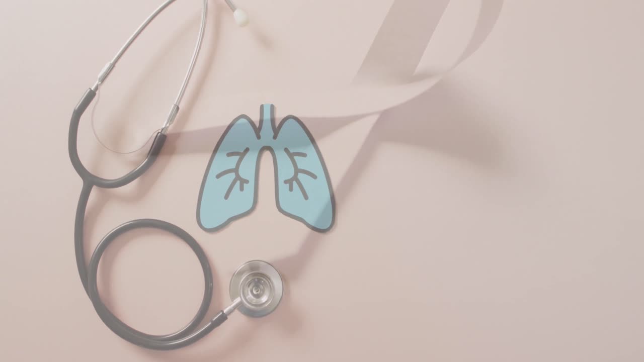 animación de pulmones sobre estetoscopio y cinta sobre fondo rosado