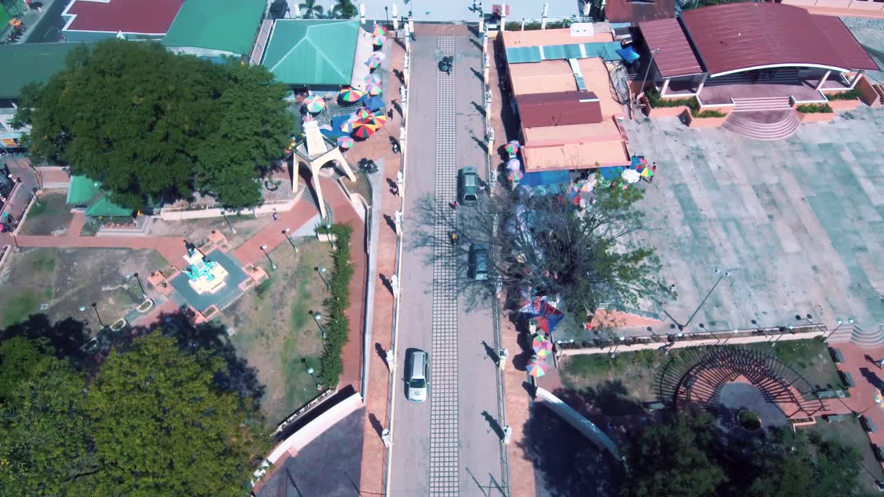 팡가시난에 있는 마나오아그 교회의 가장 거룩한 묵주의 성모님의 공중 드론 샷