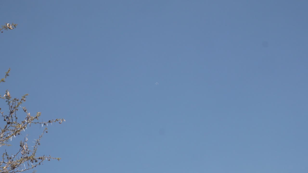 분쟁으로 인해 예멘의 비행 제한 구역에 있는 비행기에서 찍은 이상한 사진