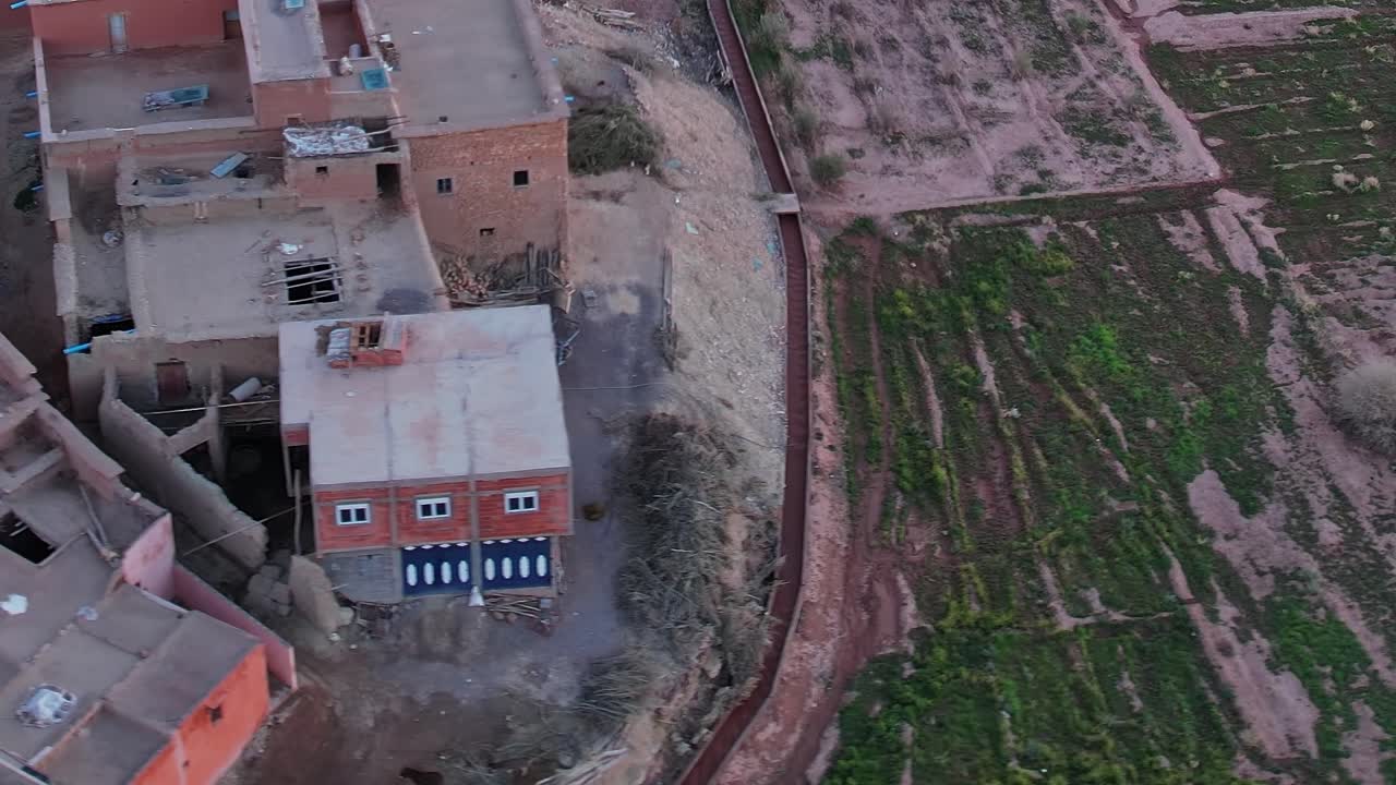 Veduta aerea di edifici in una città marocchina durante il giorno