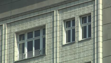 cerca de la puerta de frankfurt en berlín, alemania