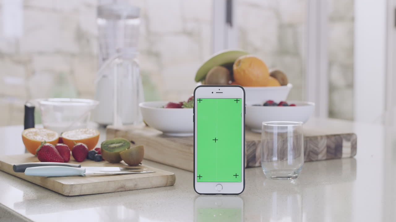 primer plano de un teléfono con una pantalla verde