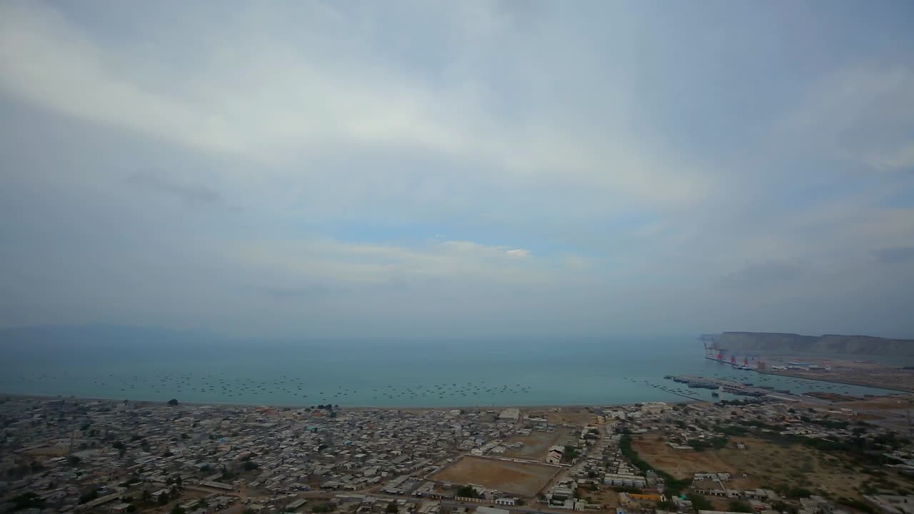 아일랜드의 양쪽 바다, 아일랜드의 사회, 아일랜드의 많은 집, 바다의 배를 보여주는 아일랜드의 공중  뷰