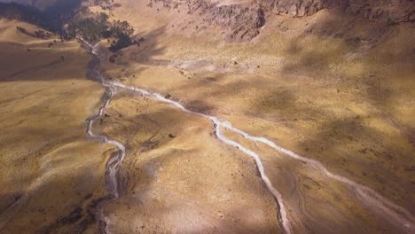 Aerial-view-of-the-landscape-at-pico-de-orizaba-volcano,-with-water-trails