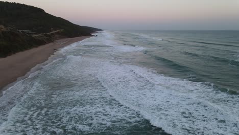 Sonnenaufgang-Meer-Ozean-Wellen-Drohne