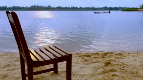 Fisherman-rowing-boats-and-heading-for-catching-fish-during-early-morning