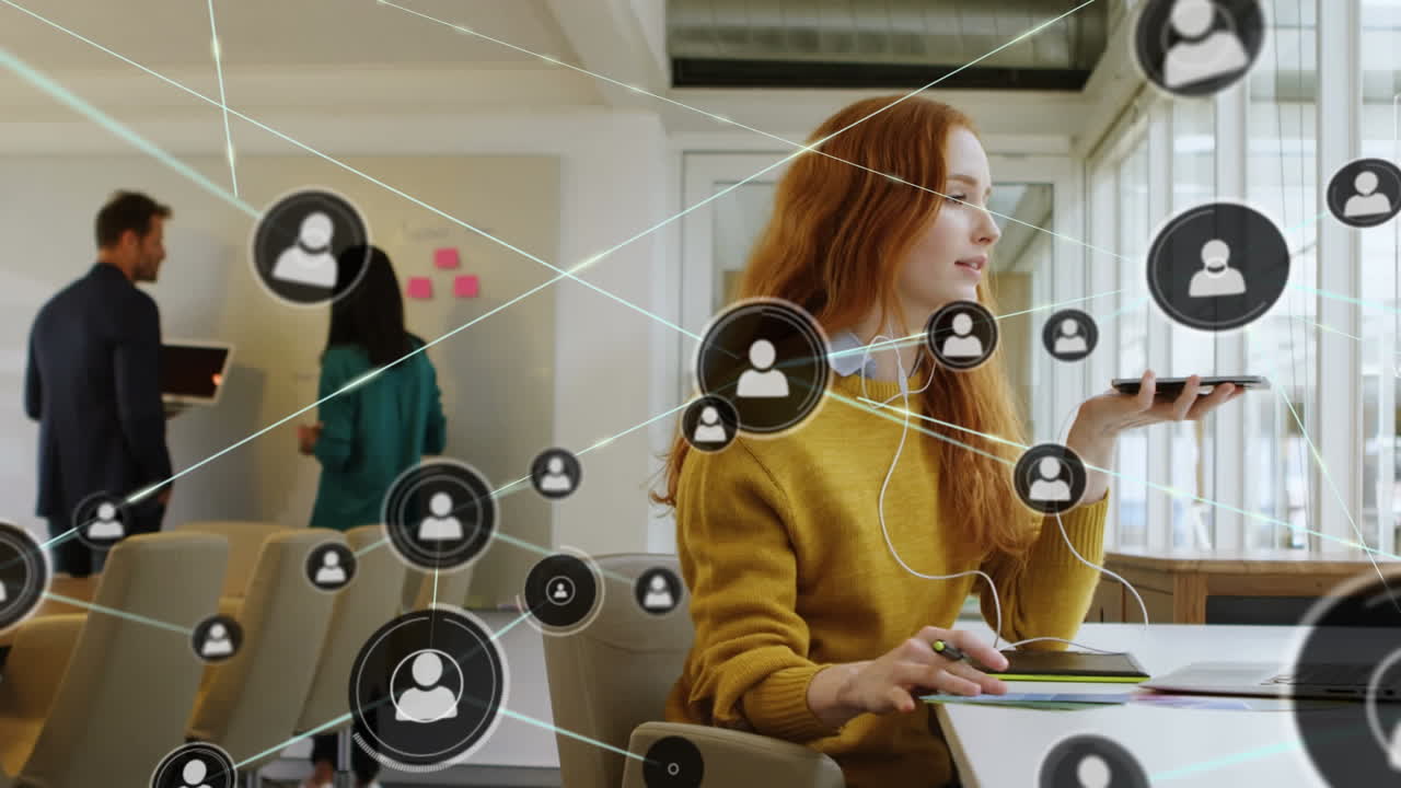 animación de una red de conexiones con iconos sobre una mujer de negocios que usa un teléfono inteligente