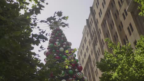 Giant-Christmas-tree-during-a-sunny-day-in-the-city-of-Sydney,-Australia