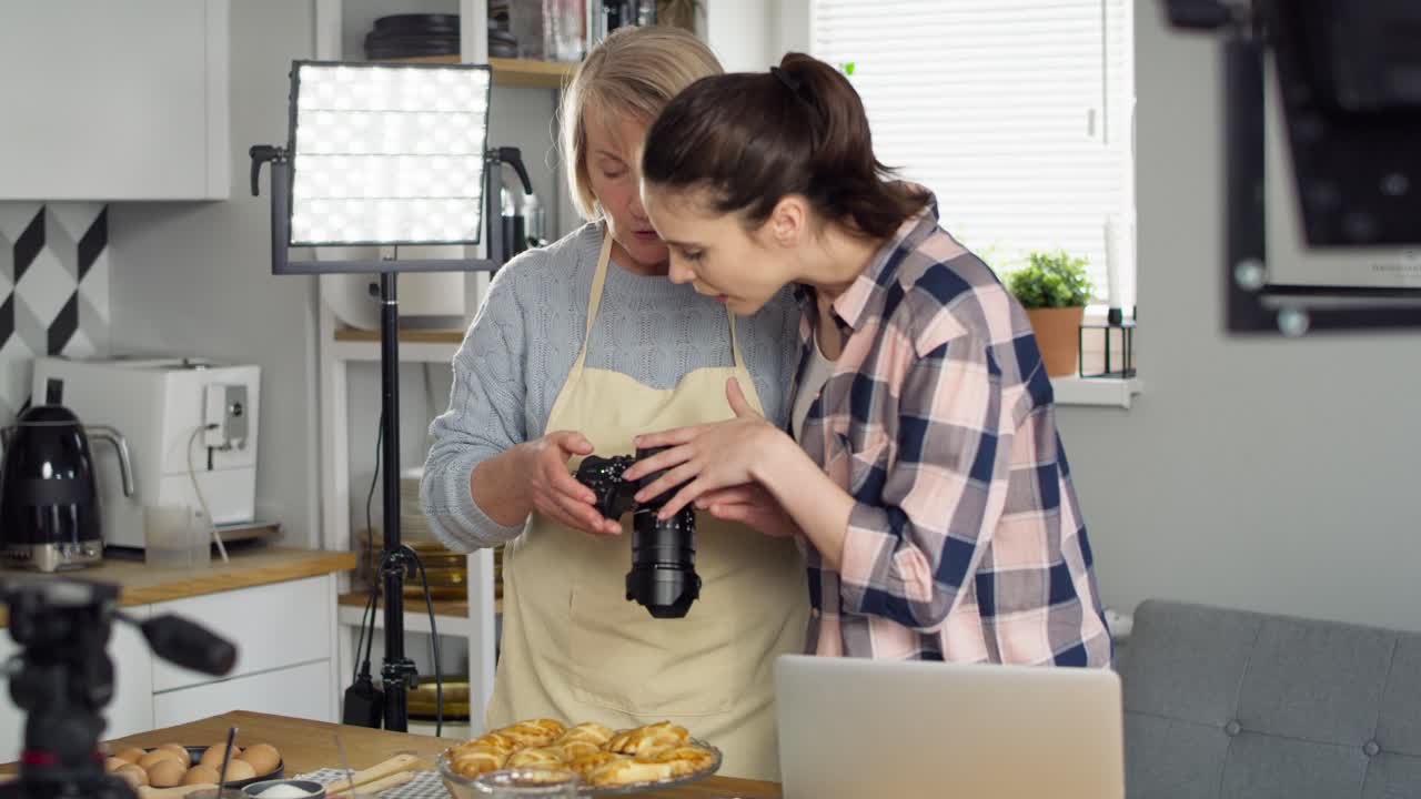 video de enseñanza filmando un video blog