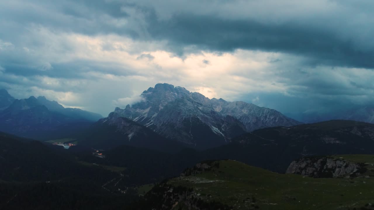 parque natural nacional de tre cime en los alpes dolomitas. la hermosa naturaleza de italia.