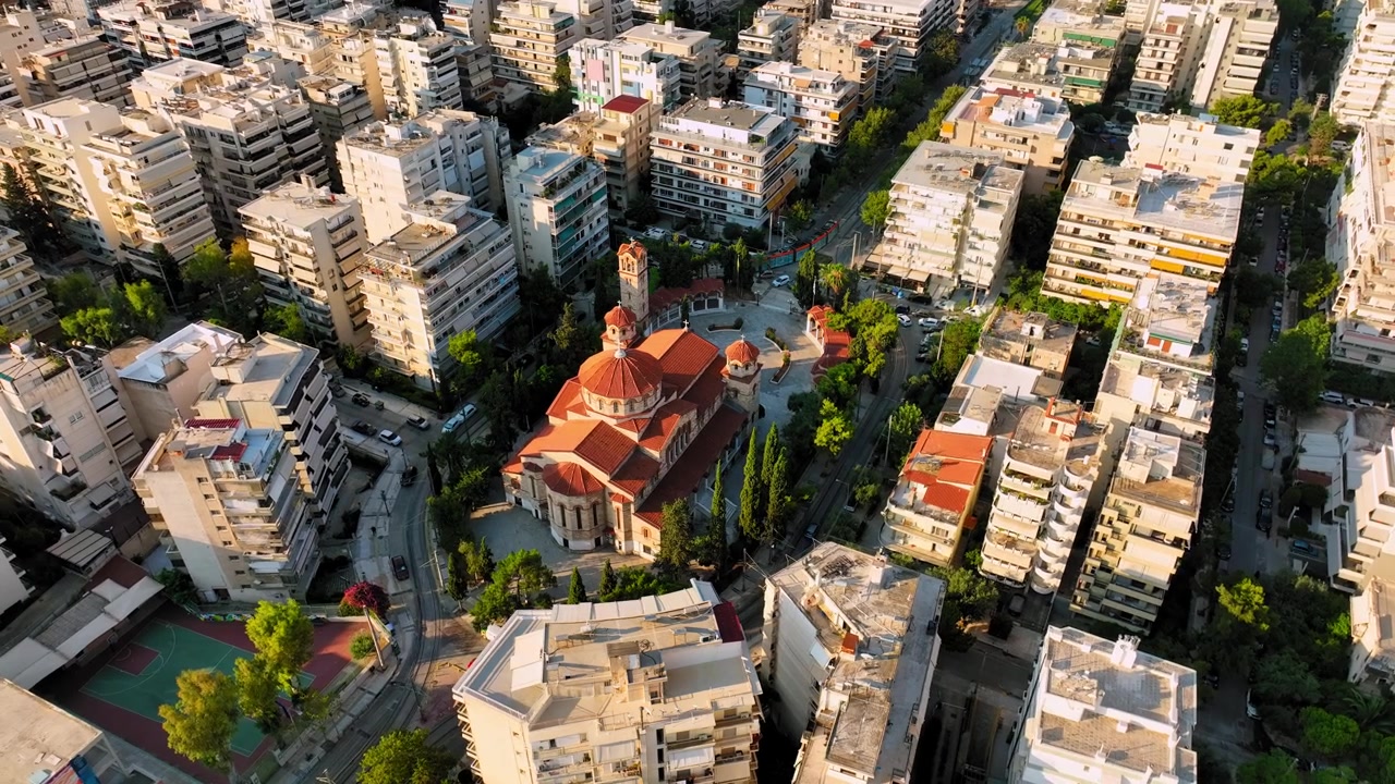 Vista aerea con drone del quartiere di Paleo Faliro, Atene, Grecia