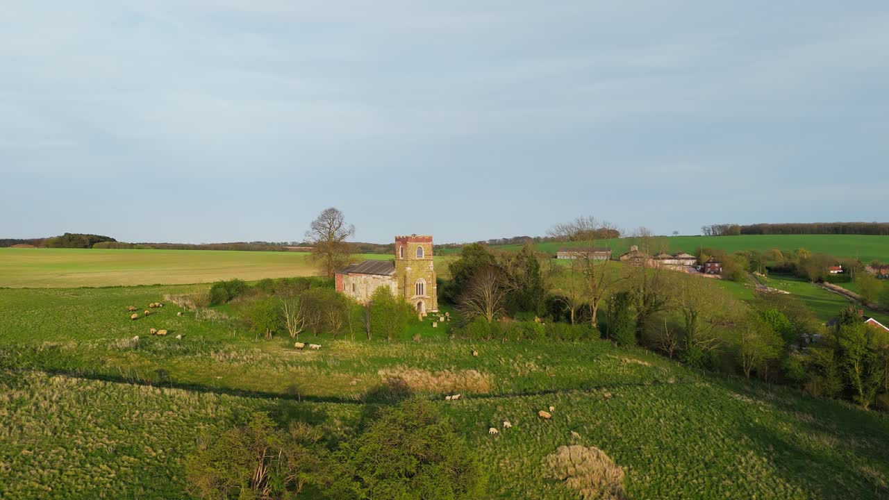 Birleşik Krallık'taki Burwell adlı küçük bir Lincolnshire köyünün hava drone çekimi