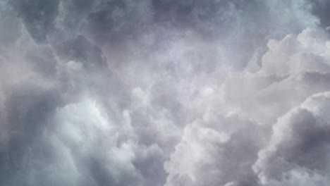 Blick-Auf-Ein-Gewitter-In-Einer-Cumulonimbus-Wolke