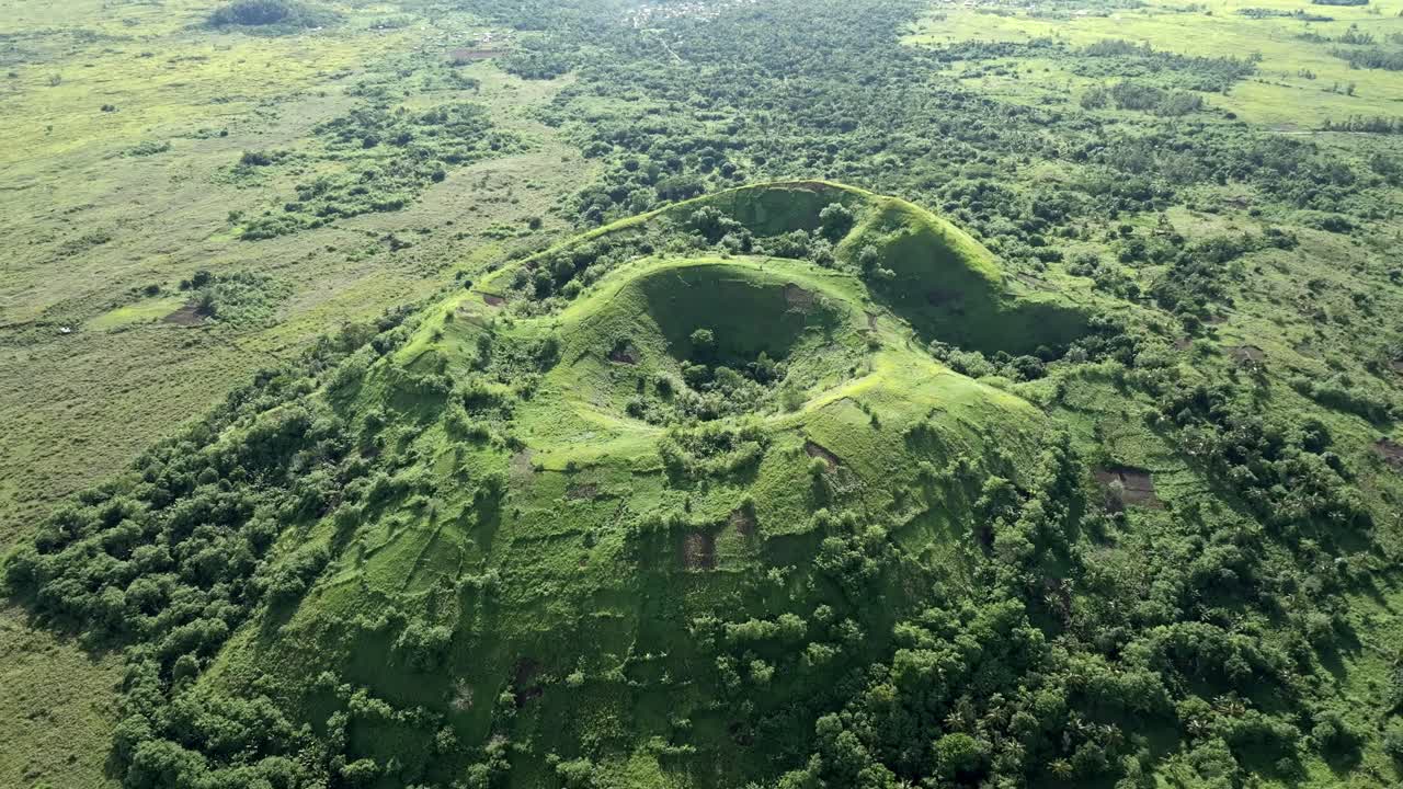 Comoros - Grande Comore - Diboini - global view approaching the eye crater