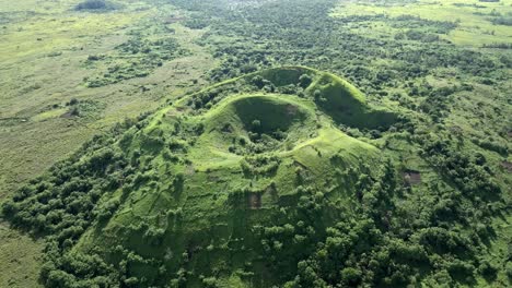 comoros - grande comore - diboini - global view approaching the eye crater