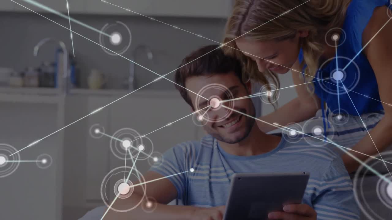 animación de redes de conexiones sobre una pareja caucásica usando una tableta