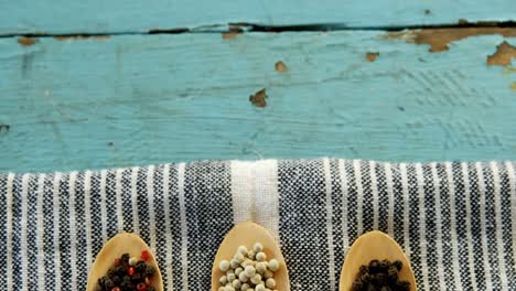 mix peppercorns in wooden spoon 4k