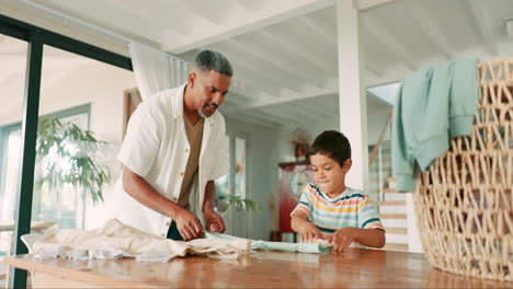 Family,-laundry-and-a-grandfather-teaching