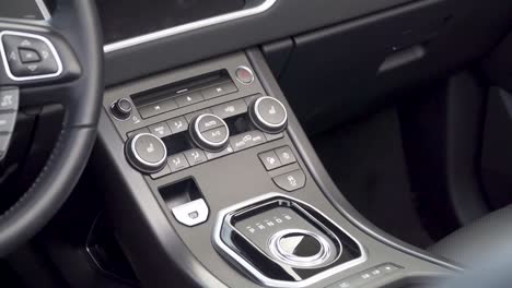 controles interiores de autos de alta gama