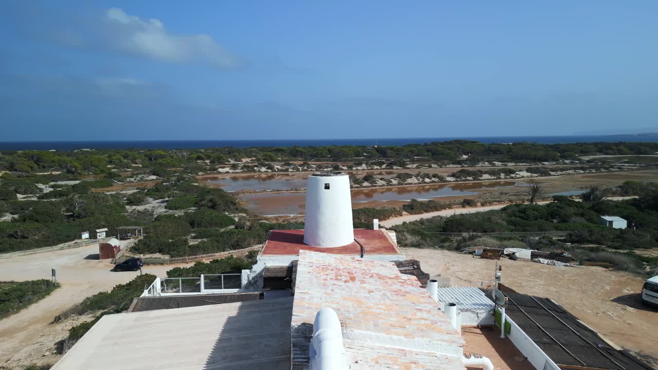 hermosa vista aérea vuelo órbita amplia visión general drone formentera ibiza playa españa, día 2022