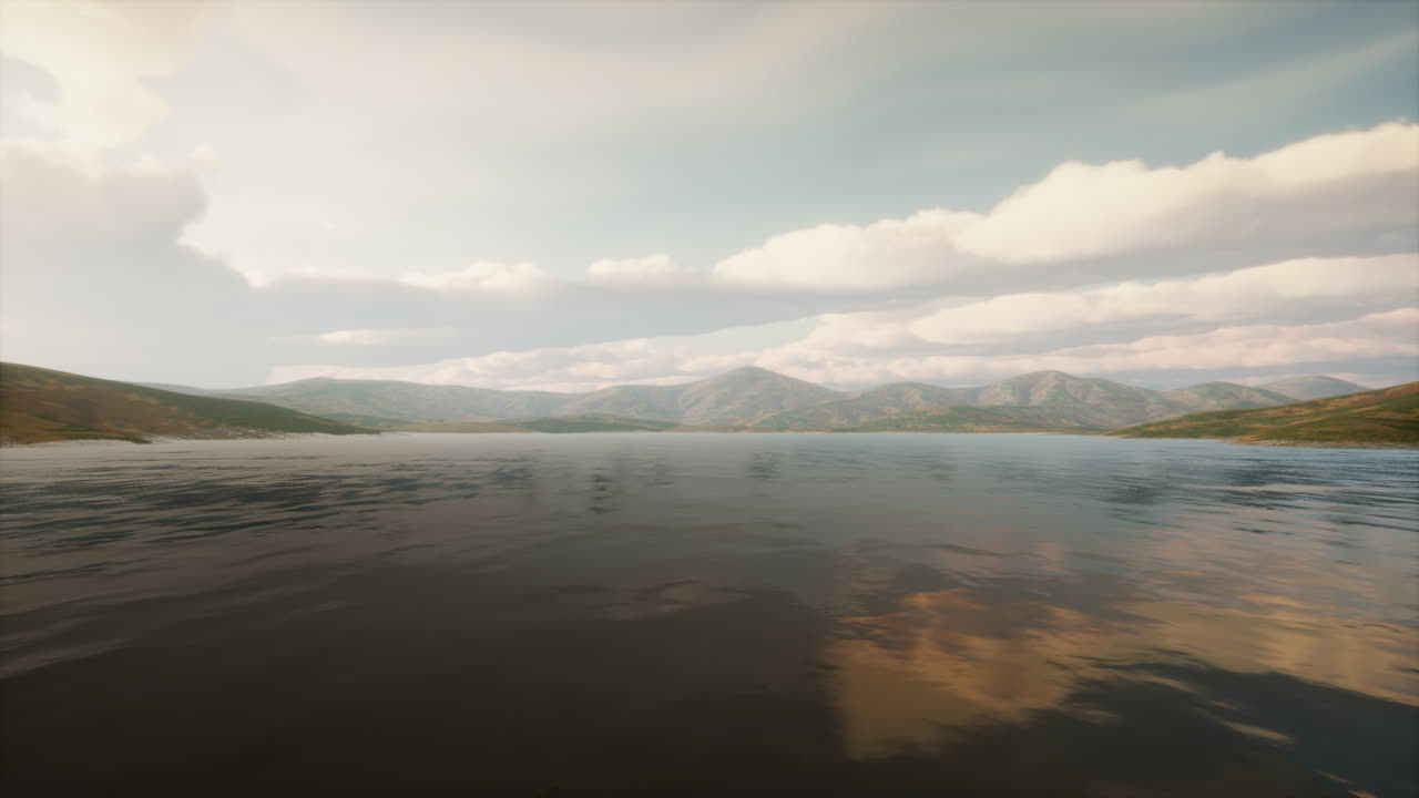 해가 지는 아름다운 평온한 호수