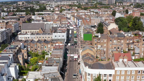 Volar-Hacia-Adelante-Descendiendo-Al-Mercado-Callejero-En-Portobello-Road.-Vista-Aérea-Del-Municipio-Urbano.-Londres,-Reino-Unido