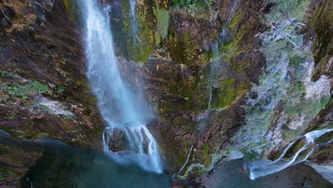 Drone-Aéreo-Del-Parque-Nacional-De-Croacia-Plitvice-12.mp4