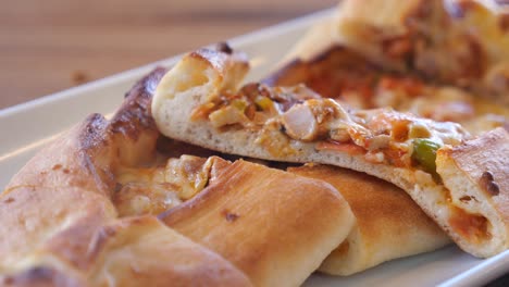 turkish pide with chicken and vegetables